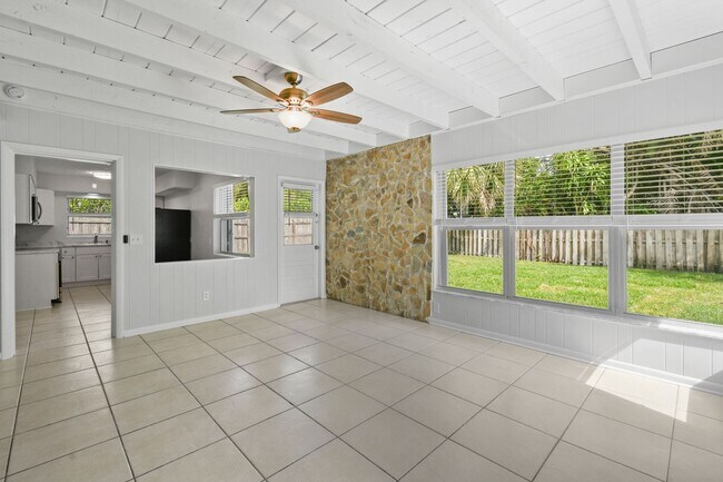 Building Photo - Beautifully maintained 2-bed/2-bath single-family residence is available for rent in one of West ...