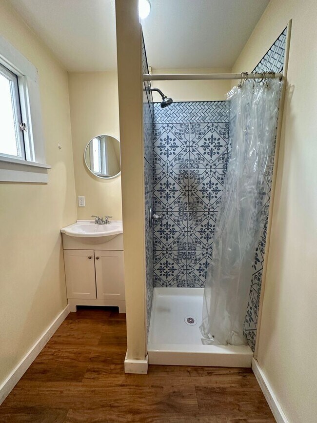 Building Photo - Temple Units