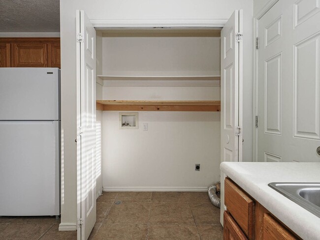 Building Photo - 2 Bedroom, 2 Bathroom Home