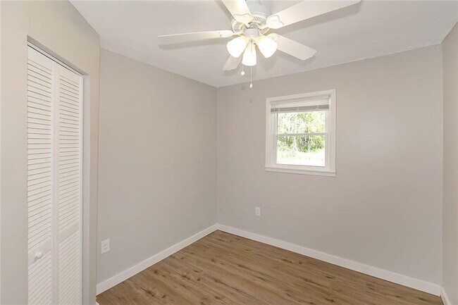 Building Photo - 455 Westside School Rd