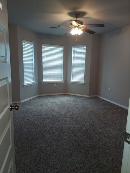 Building Photo - 1200 Sandstone Dr
