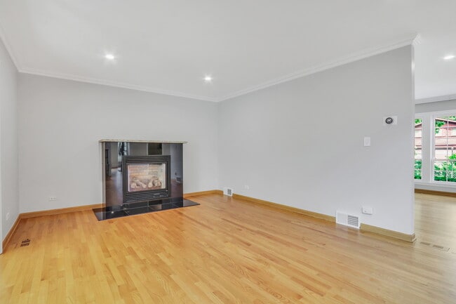 Building Photo - 1206 Lynn Terrace
