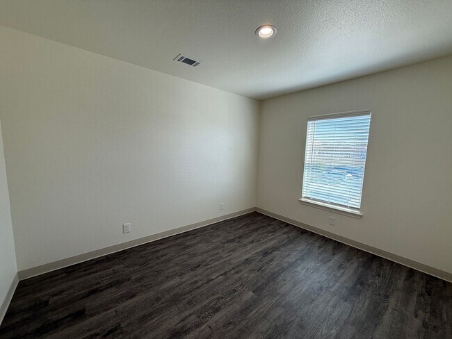 Building Photo - Brand New Upstairs 2 Bedroom Apartment
