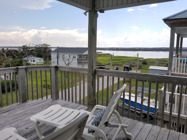 Building Photo - DOG FRIENDLY FURNISHED OFF-SEASON RENTAL A...