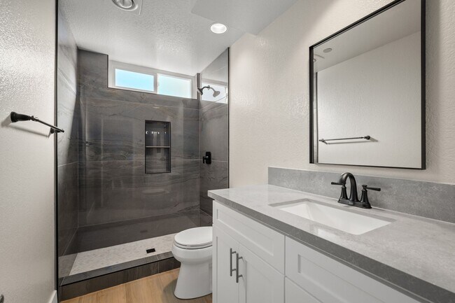 Building Photo - Stunning Remodeled Condo with Views in Banker's Hill