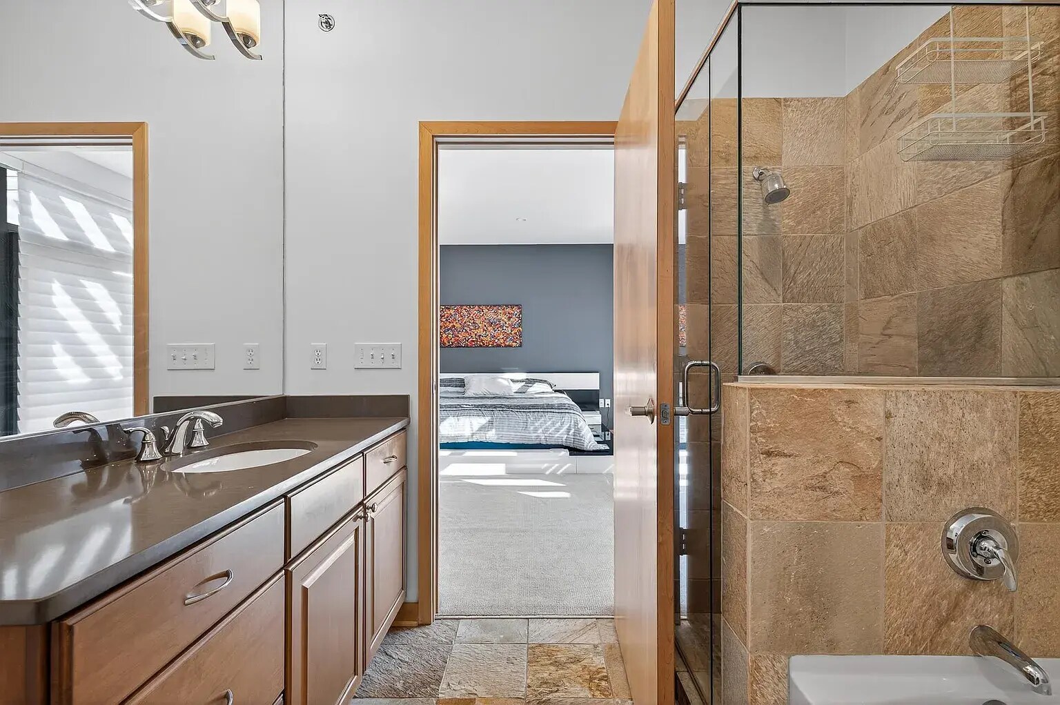 Building Photo - 3104 W Lake St