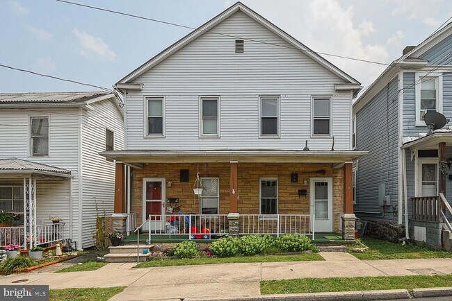 Building Photo - 29 S F St