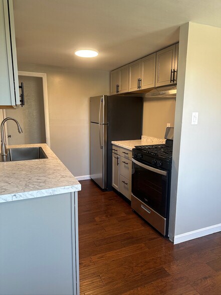 Building Photo - 5136 Fieldcrest Dr