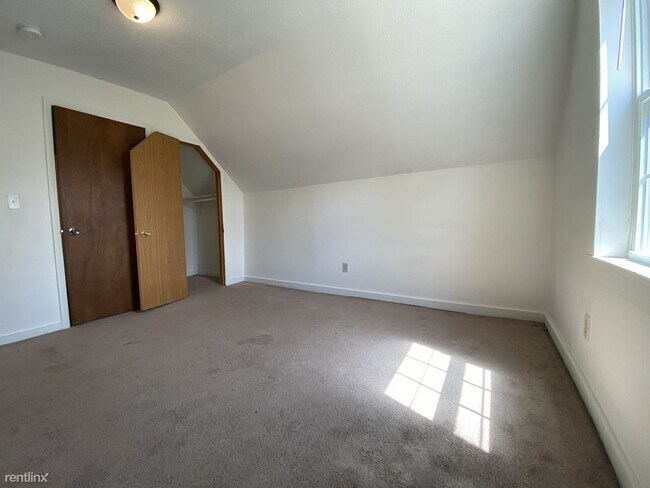 Building Photo - 2 br, 1.5 bath Duplex - 111 S Linden St Apt 2