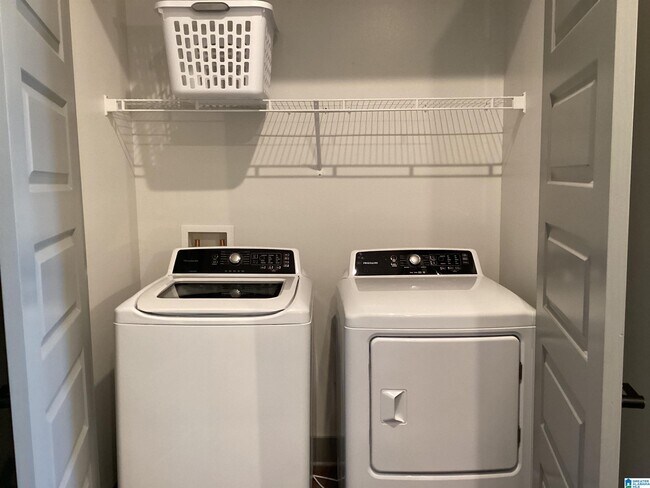 Building Photo - 3560 Grandview Pkwy