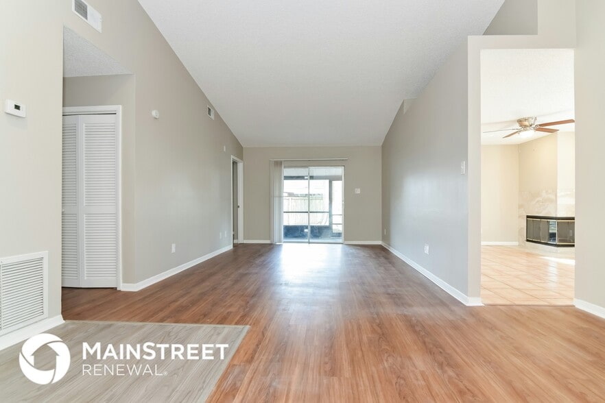 Building Photo - 13210 Silvercreek Dr