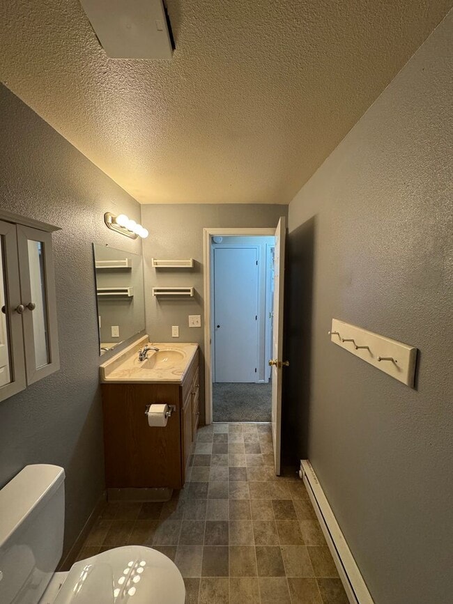 Building Photo - Nice 2 Bedroom 1 Bath Apartment in Sheridan