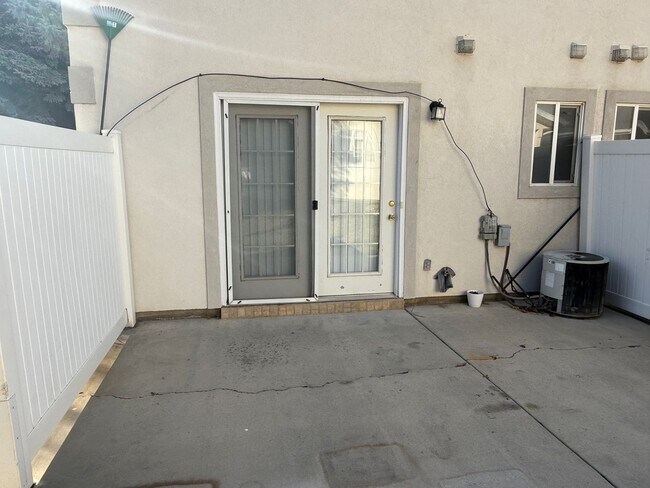 Building Photo - Beautiful North Ogden Town home for Rent