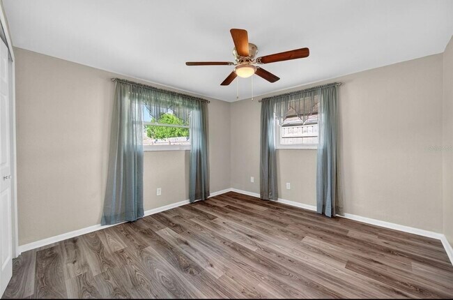 Building Photo - 7213 Isle Dr