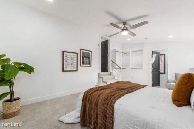 Building Photo - 4 br, 3.5 bath House - 481 Chilcote Ave