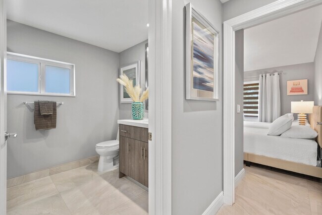 Building Photo - 7101 W Lake Dr