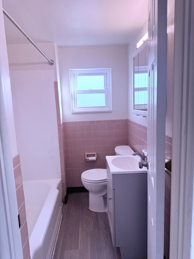 Building Photo - 1407 Elm St