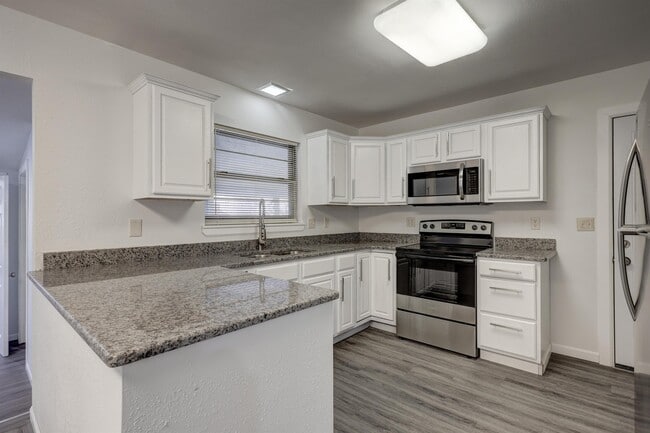 Building Photo - 2716 S Vermont Ave.