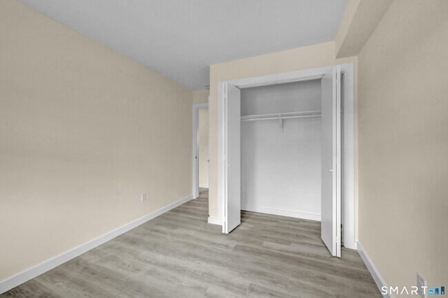 Building Photo - 113 Park Ave