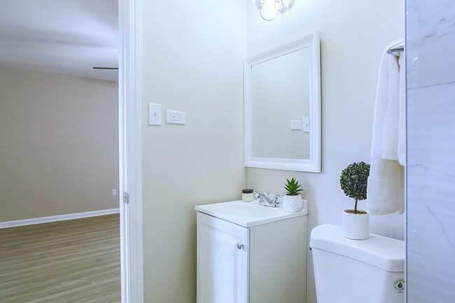 Building Photo - 11304 Largo Dr