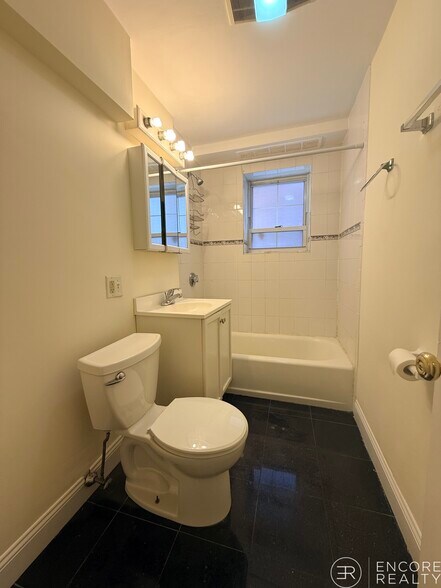 Building Photo - 1555 Beacon St