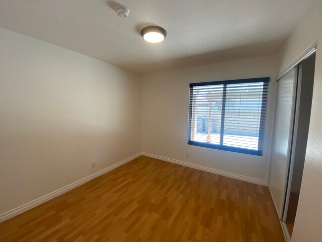 Building Photo - 5828 Ave L11