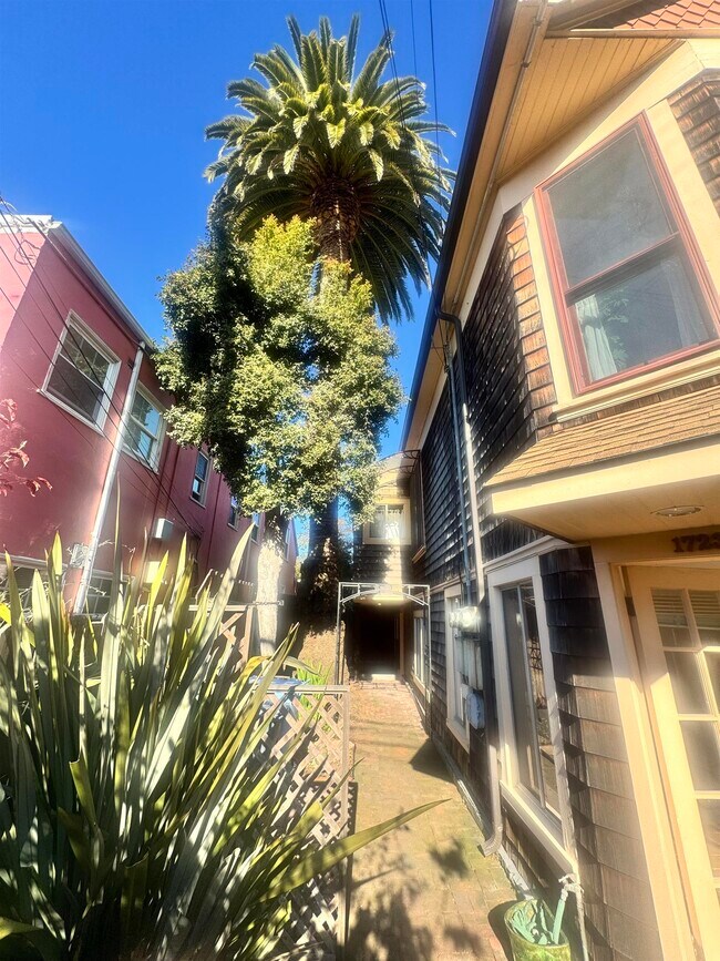 Building Photo - 1723 Carleton St