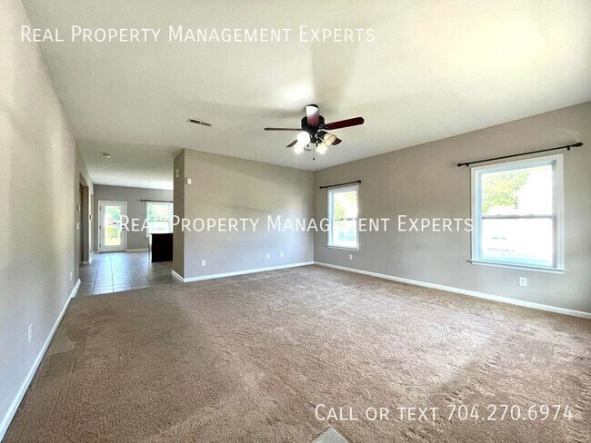 Building Photo - 2309 Marthas Ridge Dr