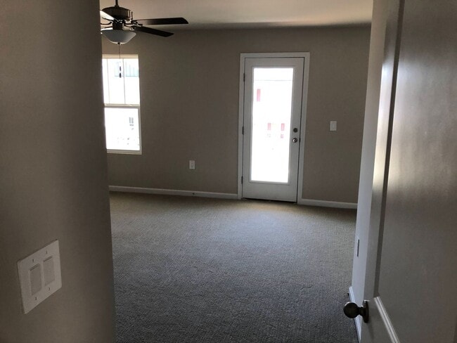 Building Photo - Modern 5 Bed | 3 Bath House in Cary