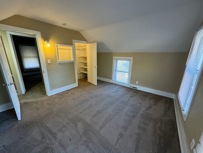 Building Photo - Updated 3BR Home with Large Yard & Long Driveway – Moline