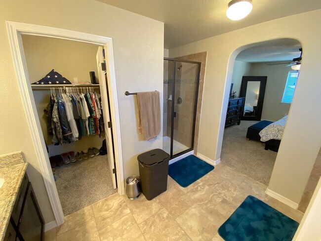 Building Photo - East El Paso 3 bed Refrig A/C w/ Gorgeous ...