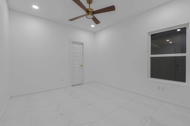 Building Photo - 3911 Yoyis St