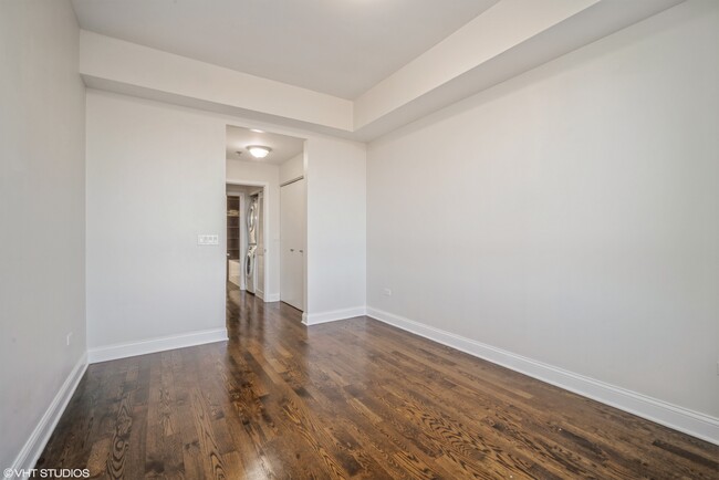 Building Photo - 6000 N Cicero Ave