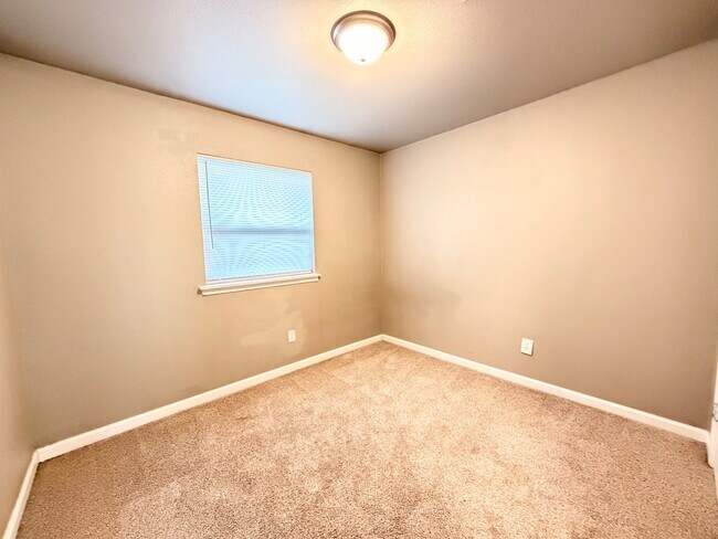 Building Photo - 8941 E 57th St