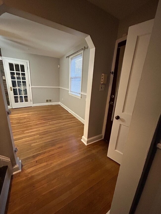 Building Photo - 2707 Fairlawn St