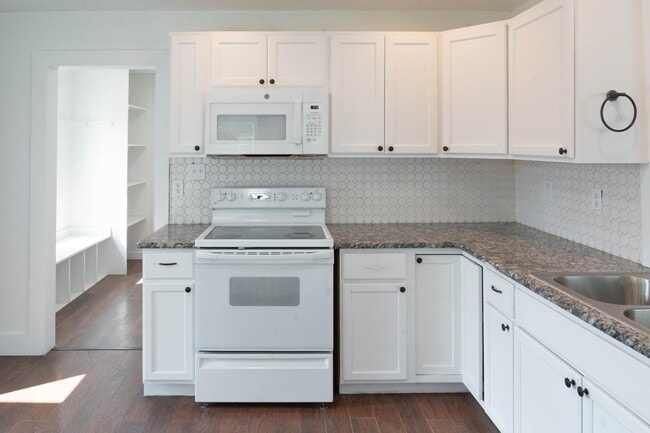 Building Photo - 1117 N Midland Blvd