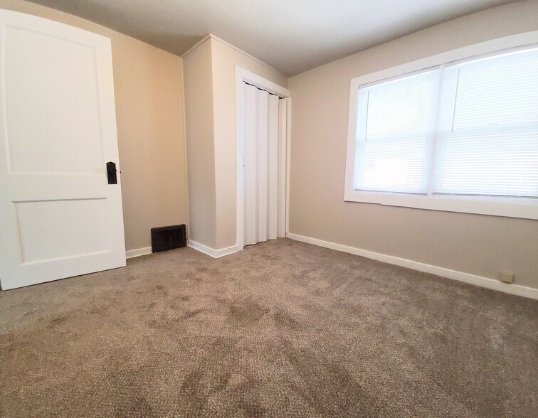 Building Photo - 233 S 67th St