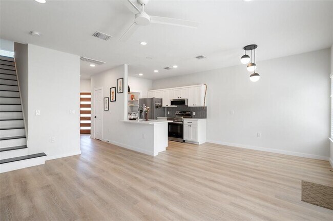 Building Photo - 3413 Blumie St