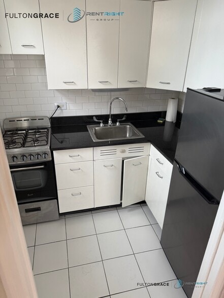 Building Photo - 534 W Stratford Pl