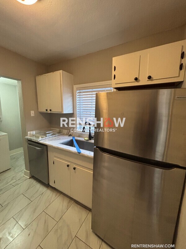 Building Photo - 1870 Vollintine Ave