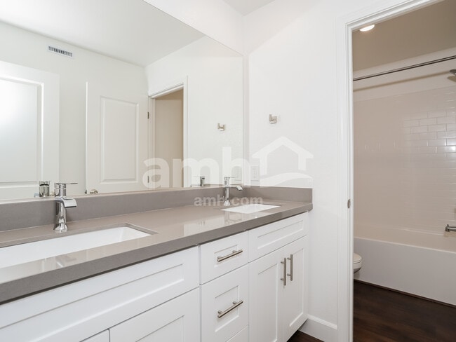 Building Photo - 6517 Enlightenment Dr