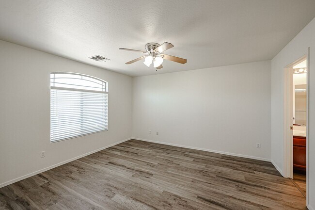 Building Photo - COMING SOON !!  4 BED 2.5 BATH, 2200+ SFT IN CAMELBACK RANCH, PHOENIX