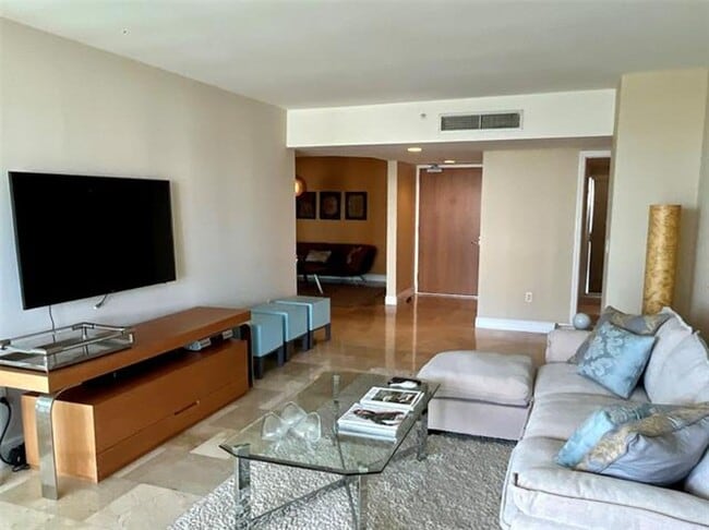Building Photo - 16500 Collins Ave