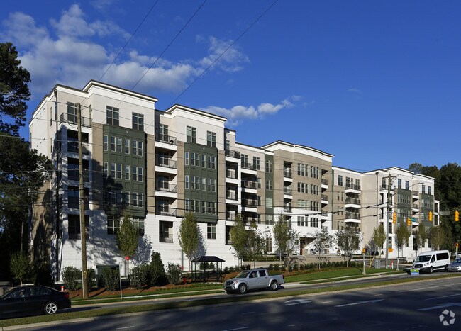 Building Photo - Camden Carolinian