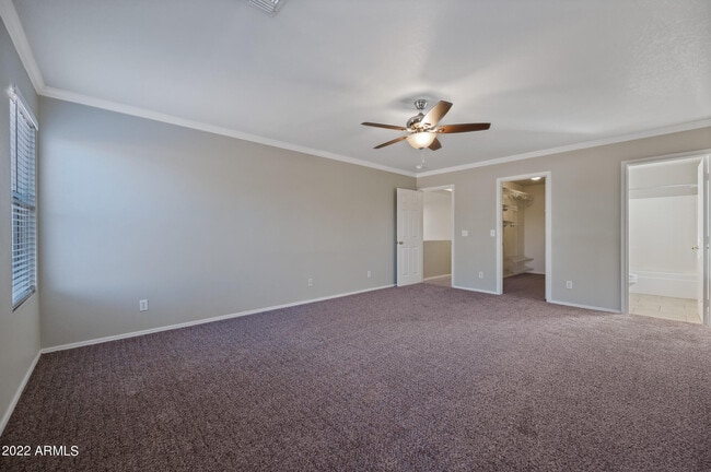 Building Photo - 2820 E Augusta Ave