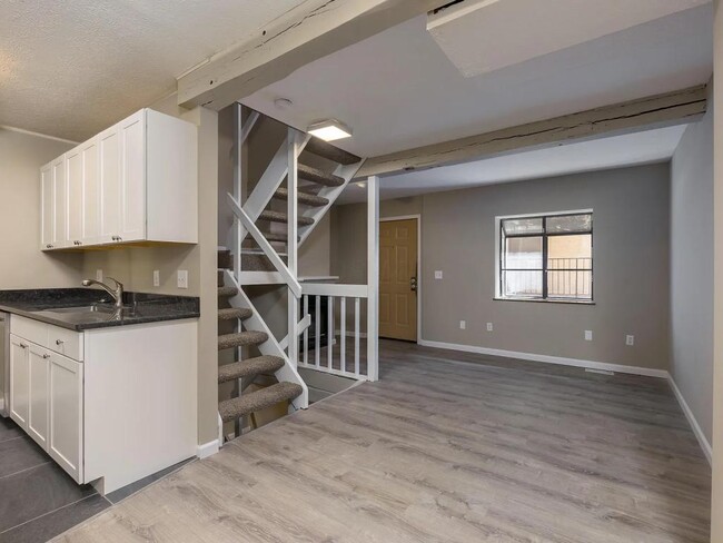 Building Photo - 89 W 9th Ave