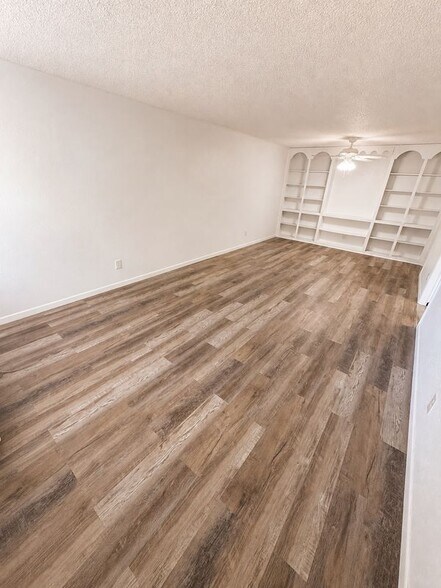 Building Photo - 420-420 MILLS STREET, 20
