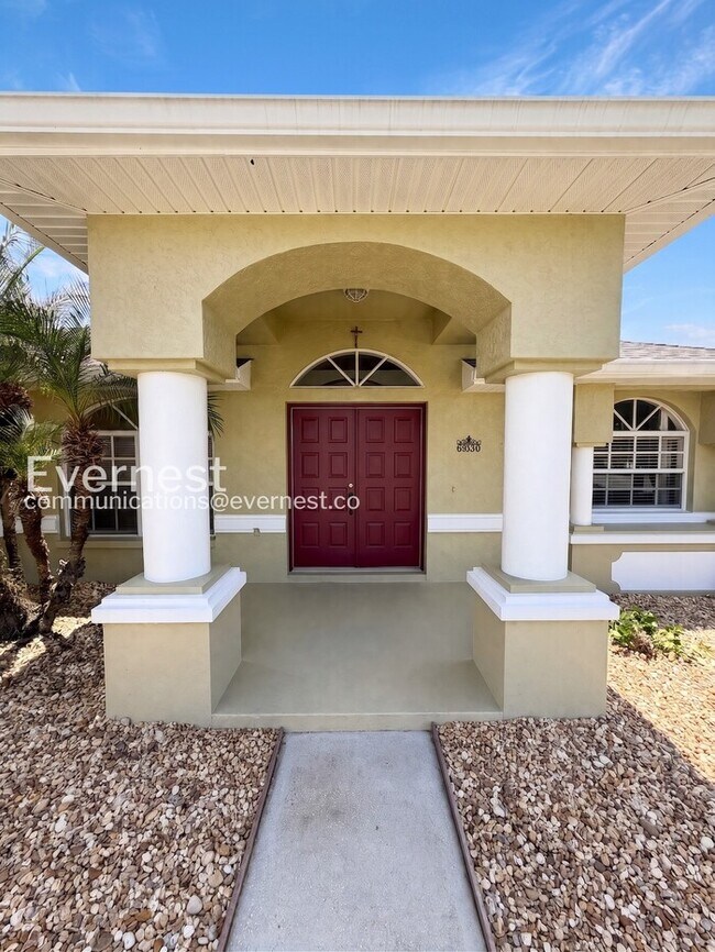 Building Photo - 3 Bed/2 Bath Home with Fenced Yard & Garage / Pet-Friendly / Available Soon!