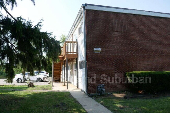 Building Photo - 748 E 5th Ct