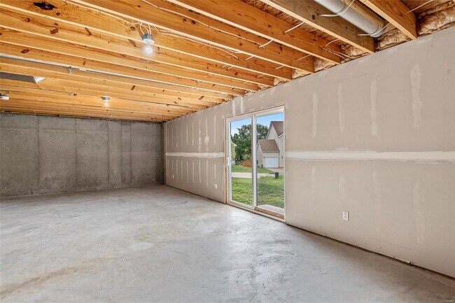 Building Photo - 4602 Siesta Dr